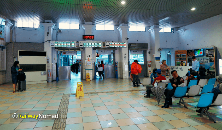 Taiwan Ruifang Station waiting room