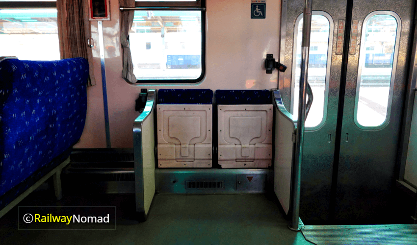 Simple seats on commuter trains (CDC)
