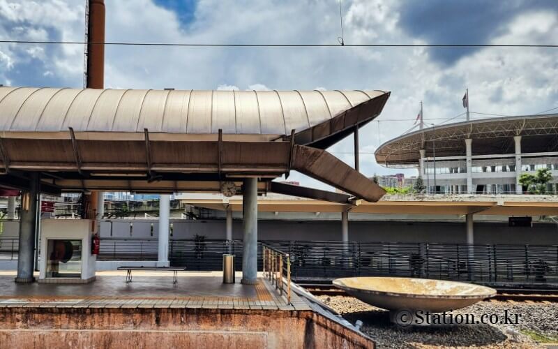 Bandar Tasik Selatan ERL Station의 지붕